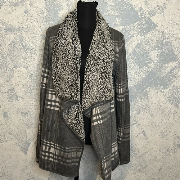 Thread and Supply Gray Plaid Long Sleeve Sweater size M - Picture 1 of 5